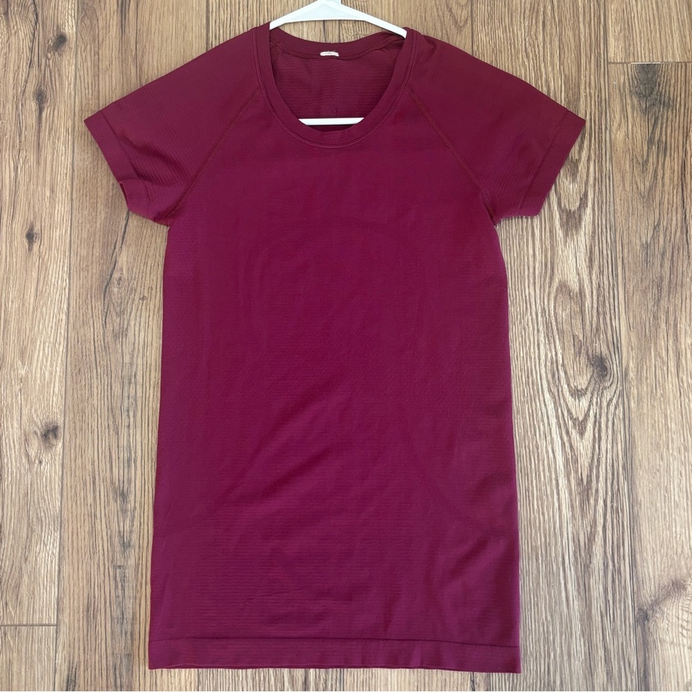 Lululemon Swiftly Tech Short Sleeve Shirt Size 4 In Deep Luxe